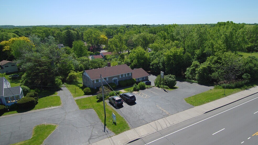 2468 E Henrietta Rd, Rochester, NY à vendre - Photo de l’immeuble – Image 3 sur 6