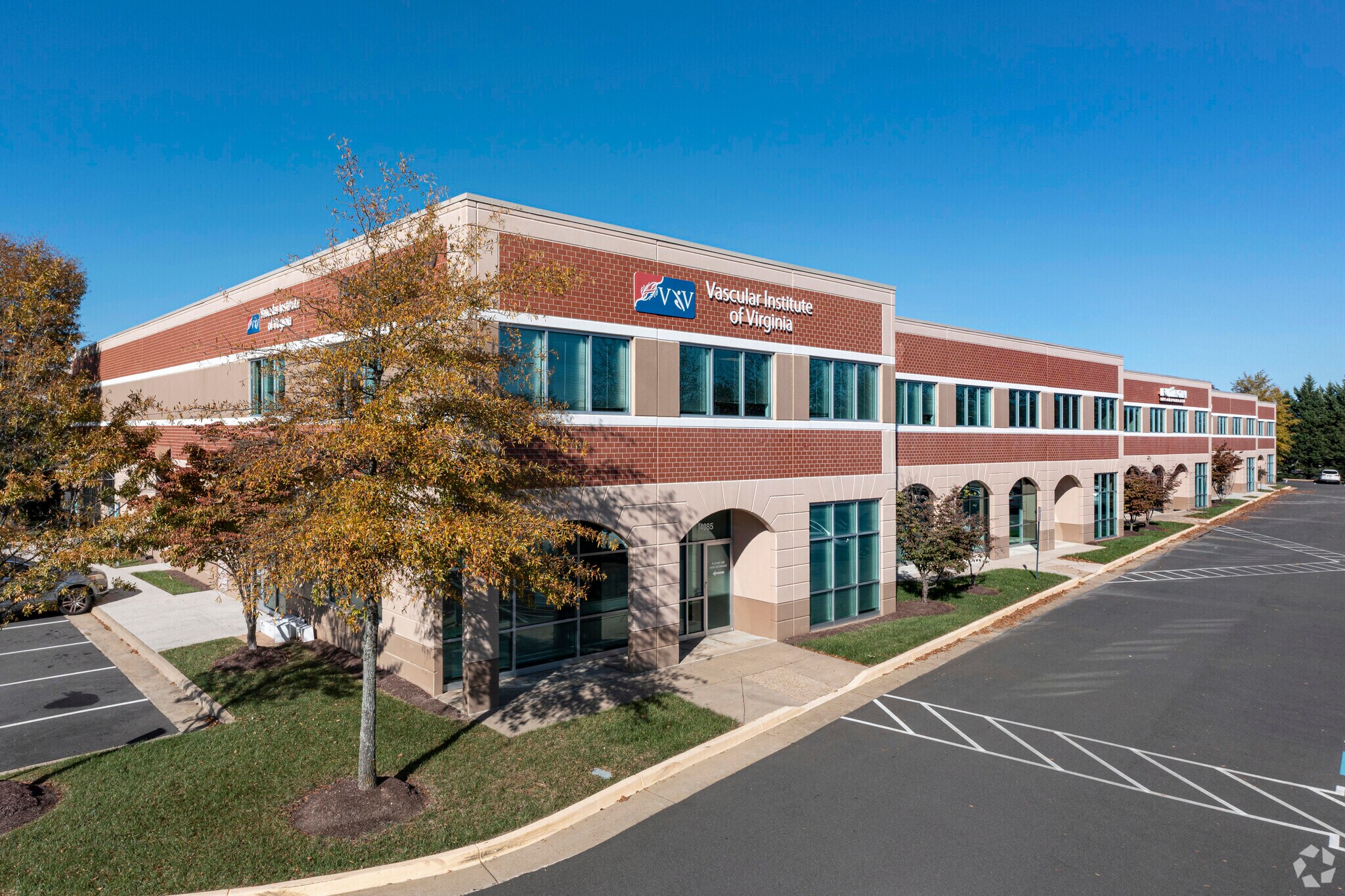 14049-14089 Crown Ct, Woodbridge, VA à louer Photo de l’immeuble– Image 1 sur 8