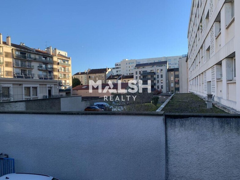 Bureau dans Villeurbanne à louer - Photo de l’immeuble – Image 2 sur 13