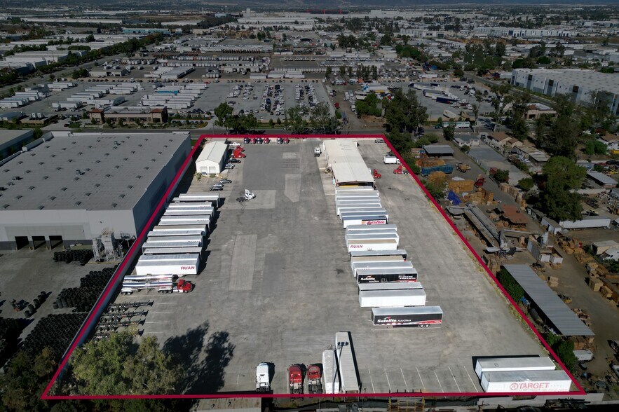 13803 Santa Ana Ave, Fontana, CA à louer - Photo de l’immeuble – Image 1 sur 6