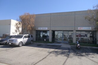 27520 Avenue Hopkins, Valencia, CA à louer Photo de l’immeuble– Image 1 sur 3