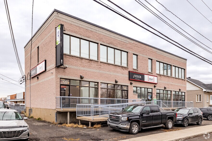 2015-2025 Av Huitième, Montréal, QC à louer - Photo principale – Image 1 sur 4