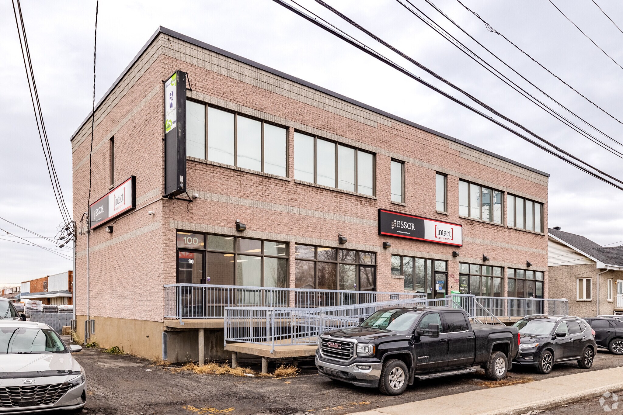 2015-2025 Av Huitième, Montréal, QC à louer Photo principale– Image 1 sur 5