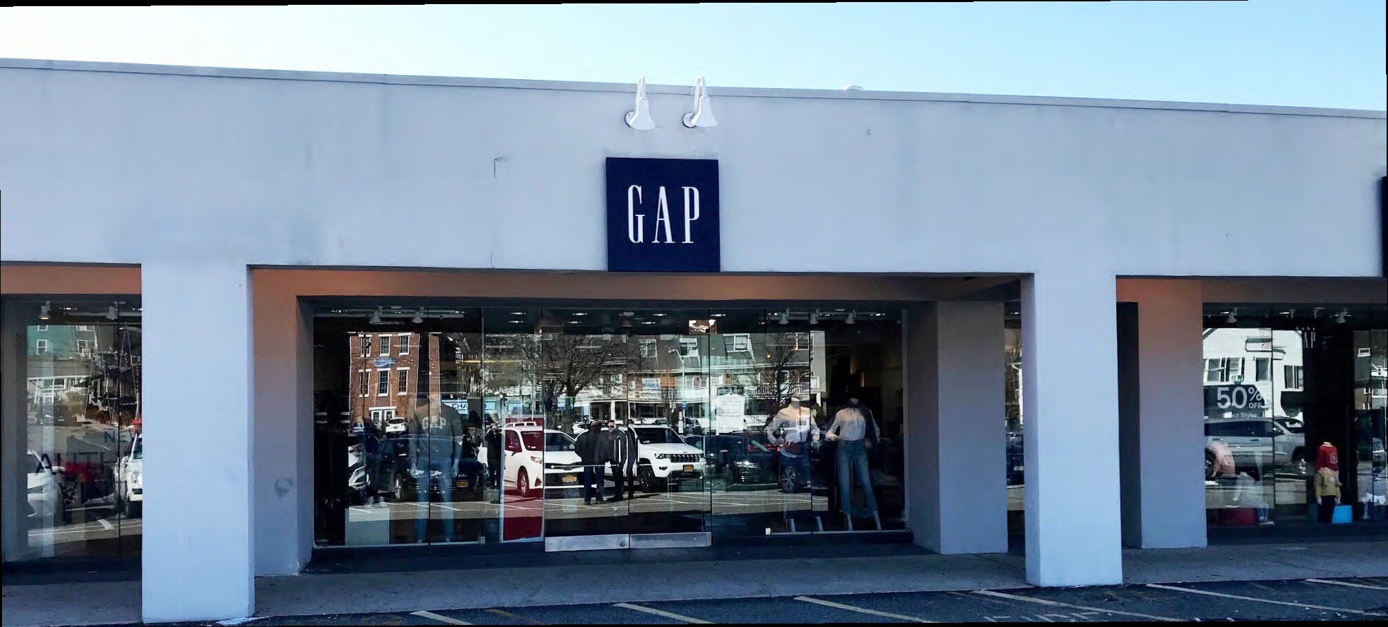 100 Arden Pl, Port Jefferson, NY à louer Photo principale– Image 1 sur 8