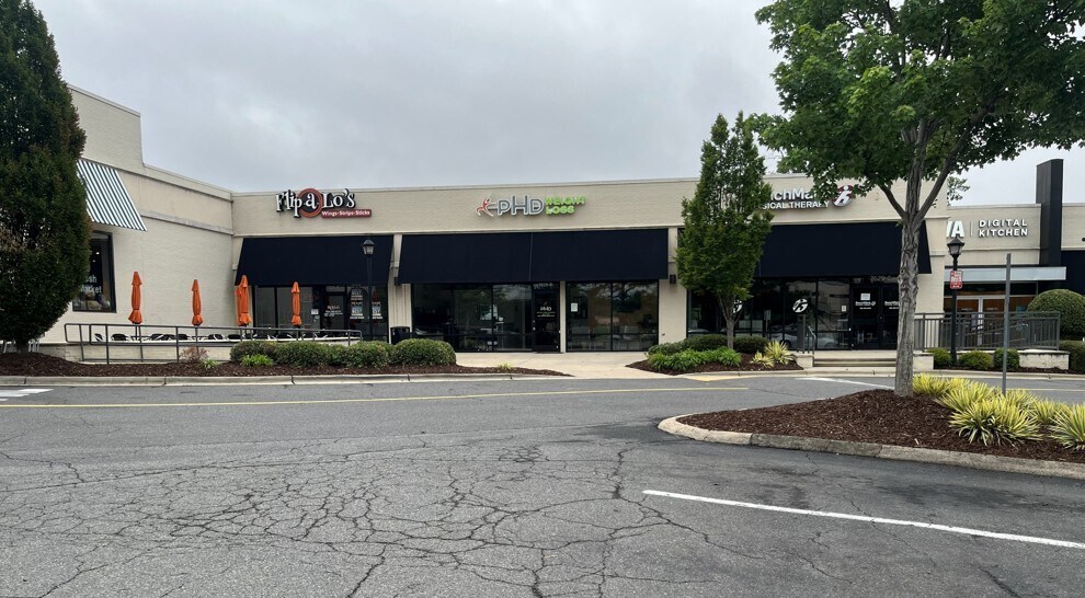7601-7715 Pineville Matthews Rd, Charlotte, NC à louer Photo de l’immeuble– Image 1 sur 5