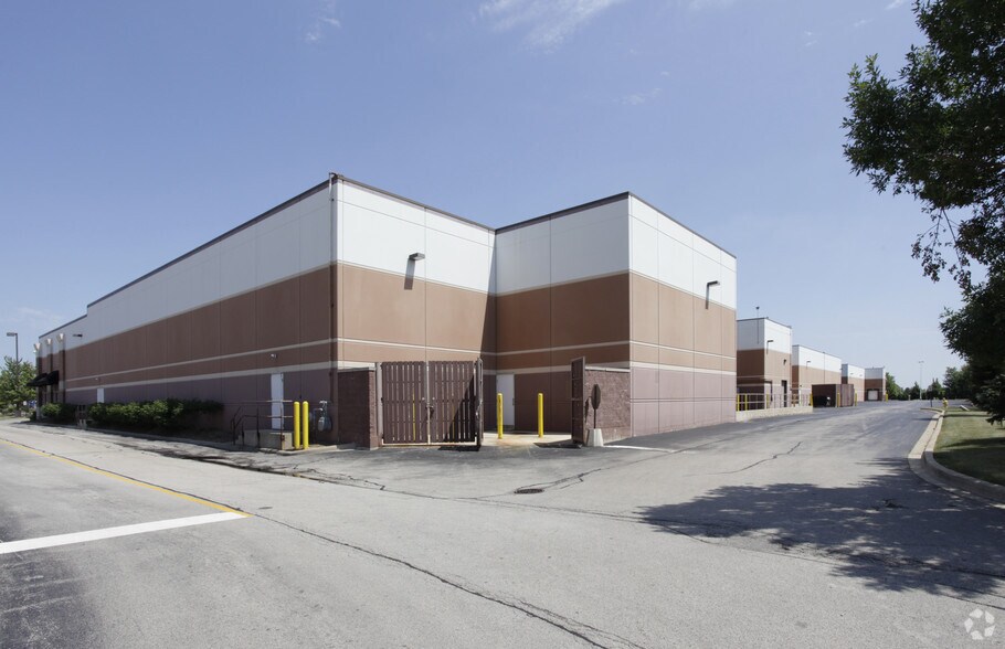 137-161 N Weber Rd, Bolingbrook, IL à louer - Photo de l’immeuble – Image 2 sur 4