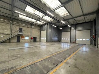 Plus de détails pour Local d'activités à louer