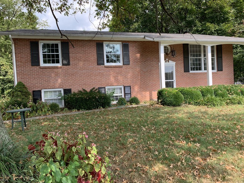 6614 Tuscarora Dr, Frederick, MD à vendre - Photo de l’immeuble – Image 2 sur 33