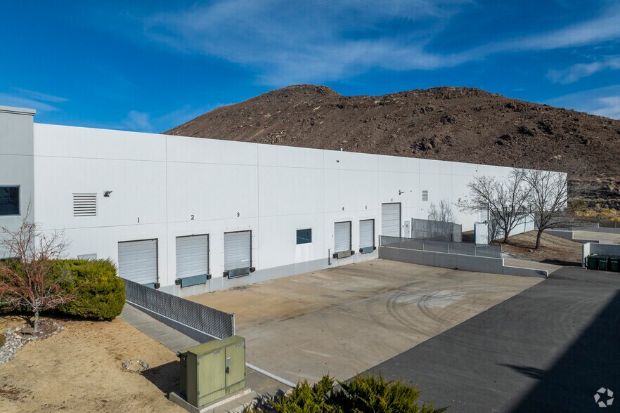 8770 Technology Way, Reno, NV à louer - Photo de l’immeuble – Image 2 sur 4