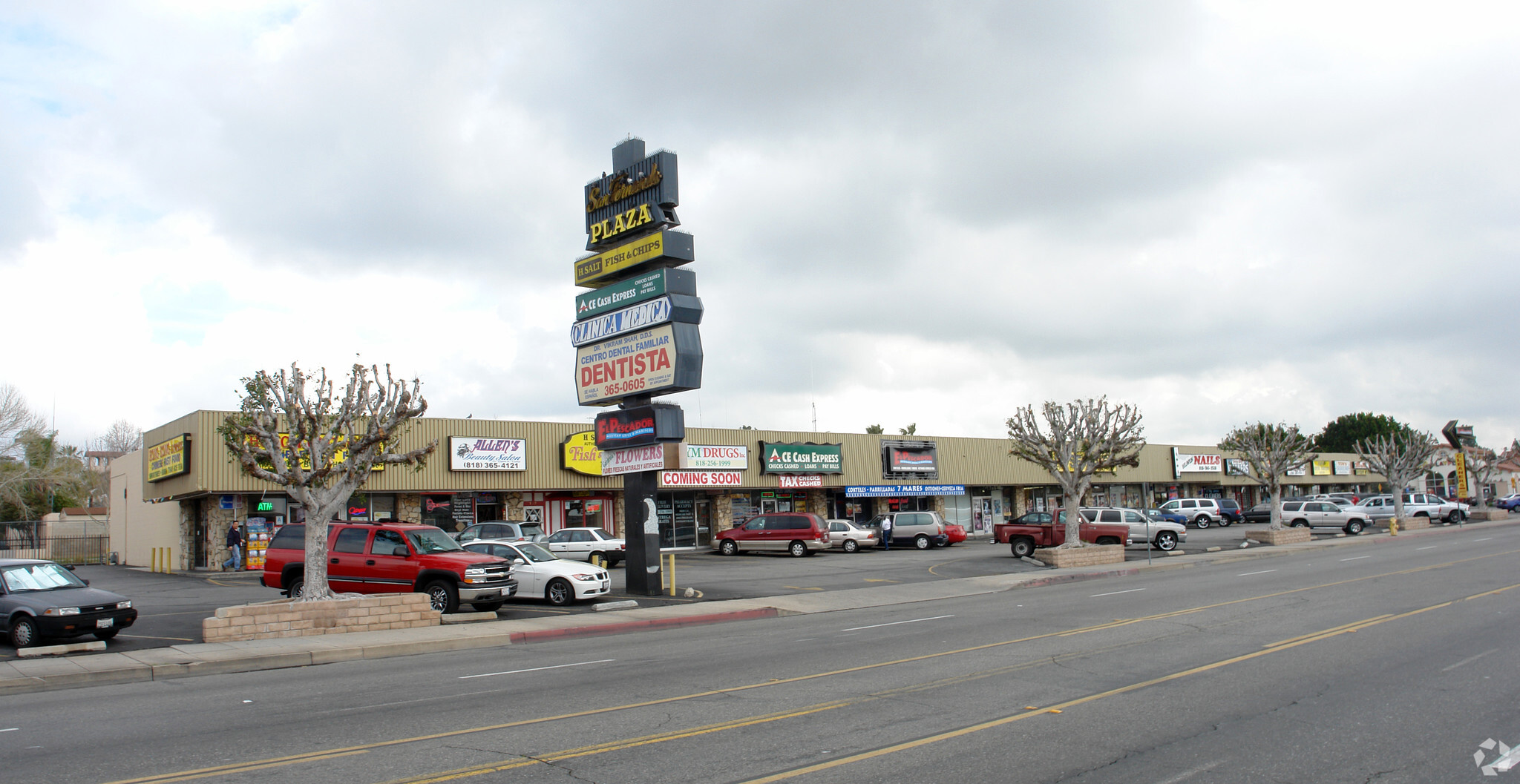 901-1039 Truman St, San Fernando, CA à louer Photo de l’immeuble– Image 1 sur 7