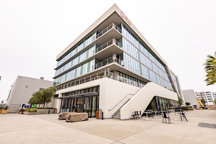 1041 N Formosa Ave, West Hollywood, CA à louer - Photo de l’immeuble – Image 2 sur 14