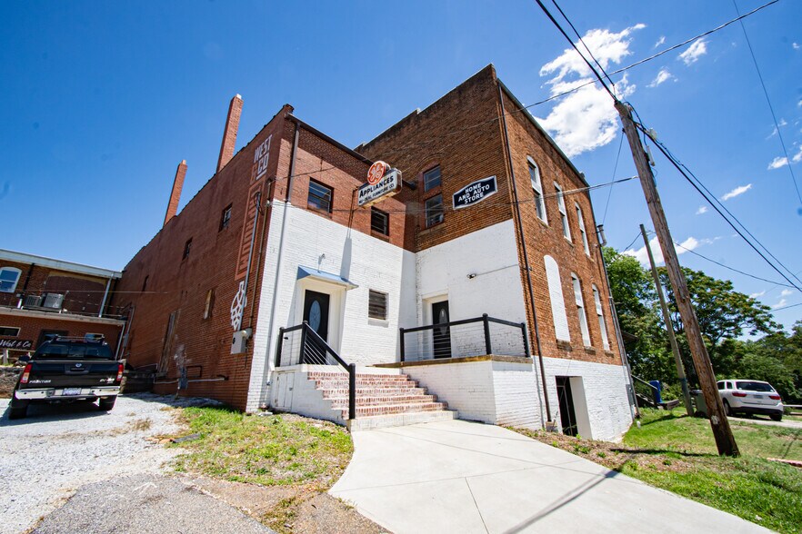 222 E Main St, Walhalla, SC à vendre - Photo de l’immeuble – Image 3 sur 28