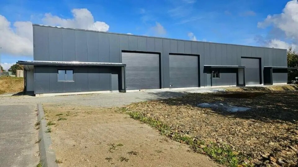 Local d’activités dans Saint-Ségal à louer - Photo de l’immeuble – Image 2 sur 6