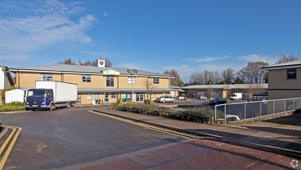 Lincoln Rd, High Wycombe à louer - Photo de l’immeuble – Image 1 sur 9