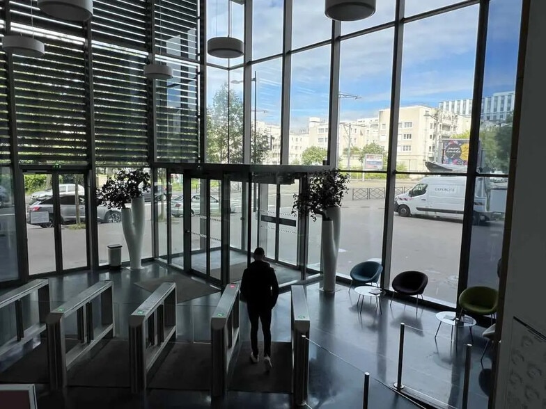 15 Avenue Du Centre, Guyancourt à louer - Hall d’entrée – Image 3 sur 8