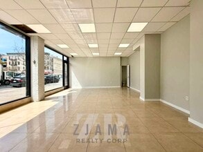 1351 Saint Johns Pl, Brooklyn, NY à louer Photo intérieure– Image 2 sur 4