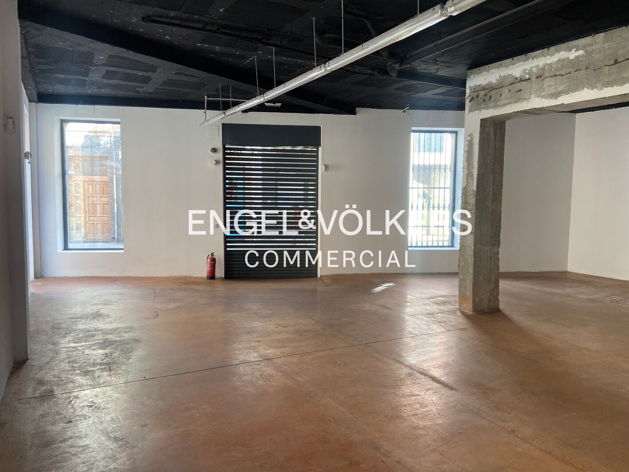 Local commercial dans L'Hospitalet de Llobregat, Barcelona à louer Photo intérieure– Image 1 sur 20