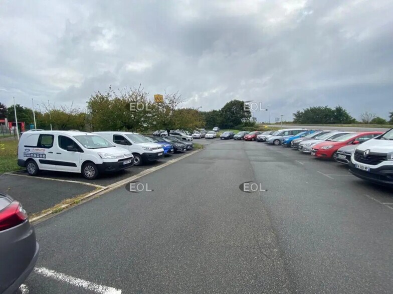 Local d'activités dans Moret-Loing-et-Orvanne à vendre - Photo de l’immeuble – Image 3 sur 14