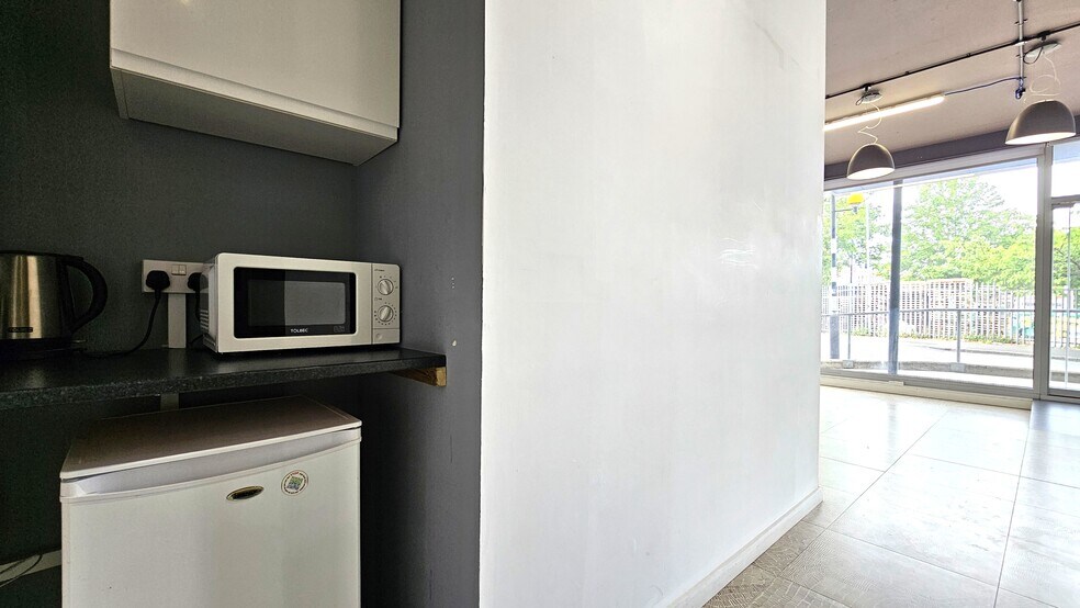 41-75 Consort Rd, Londres à louer - Photo de l’immeuble – Image 2 sur 7