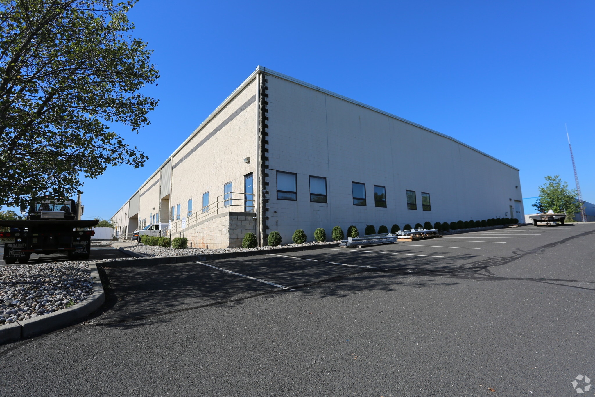 171 Industrial Pky, Branchburg, NJ à louer Photo principale– Image 1 sur 4