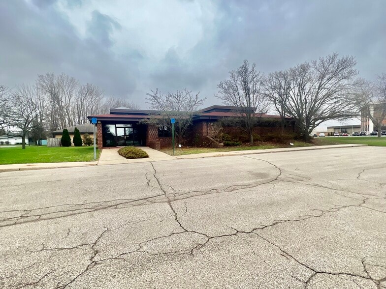 2615 McLeod Dr N, Saginaw, MI à vendre - Photo de l’immeuble – Image 2 sur 13
