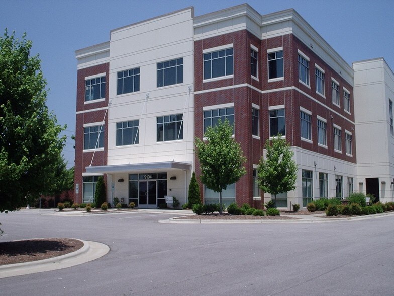 9104 Falls Of Neuse Rd, Raleigh, NC à louer - Photo de l’immeuble – Image 2 sur 2