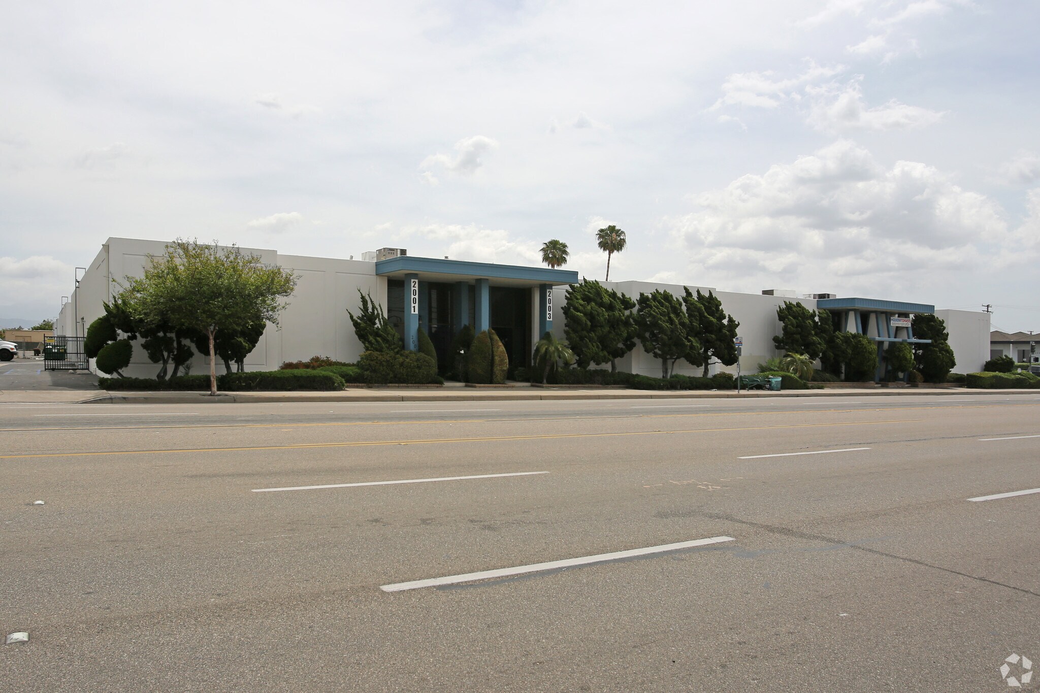 2001-2009 S Grand Ave, Santa Ana, CA à louer Photo de l’immeuble– Image 1 sur 12