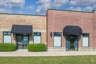 1023 Station Dr, Oswego, IL à louer Photo de l’immeuble– Image 1 sur 3