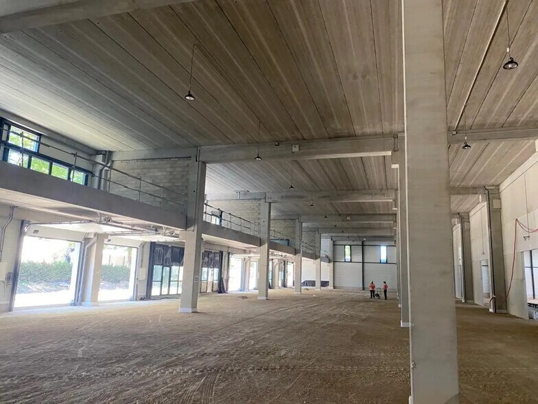 Local d’activités dans Bobigny à louer - Photo de l’immeuble – Image 1 sur 5