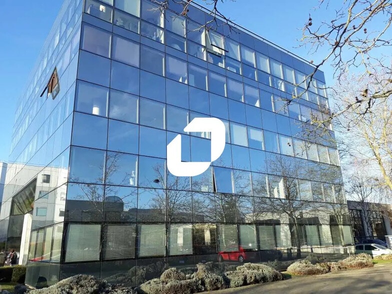 2 Rue Hélène Boucher, Guyancourt à vendre - Photo de l’immeuble – Image 1 sur 7