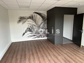 Local d'activités dans Bourgoin-Jallieu à vendre Photo intérieure– Image 2 sur 14