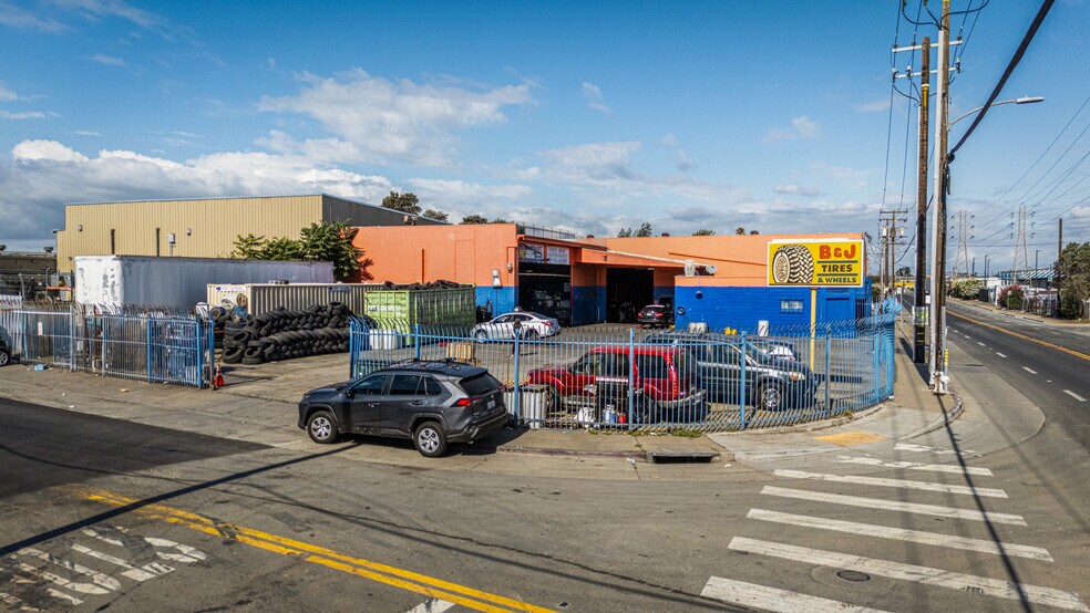 5901 Coliseum Way, Oakland, CA à vendre - Photo de l’immeuble – Image 1 sur 10