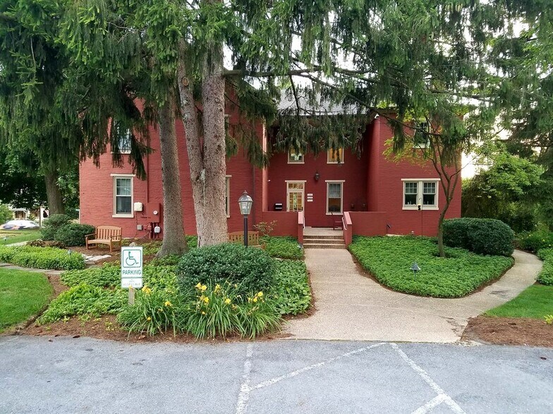 405 E Chocolate Ave, Hershey, PA à louer - Photo de l’immeuble – Image 1 sur 9