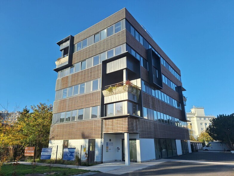 Bureau dans Talence à vendre - Photo de l’immeuble – Image 1 sur 13