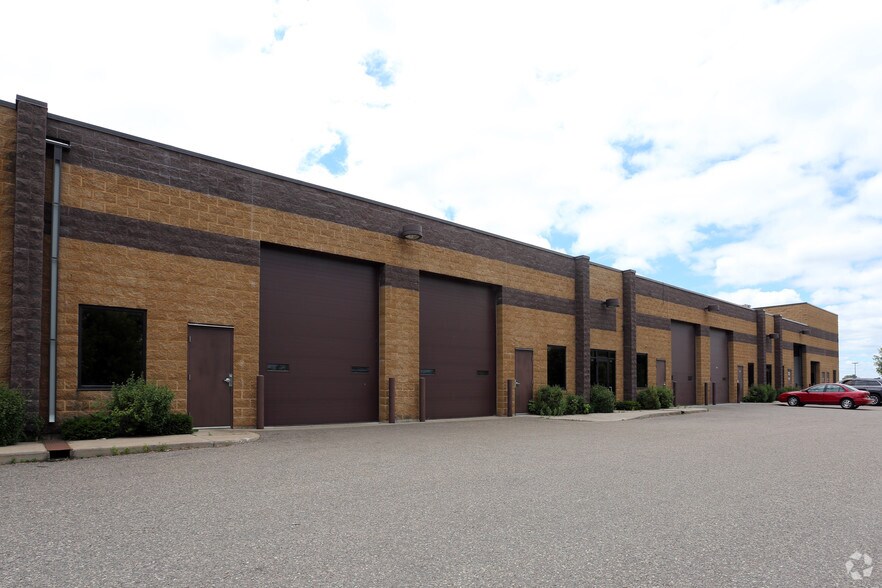10661 NE Nassau St, Blaine, MN à louer - Photo de l’immeuble – Image 2 sur 16