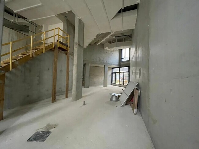 Plus de détails pour Local d'activités à louer