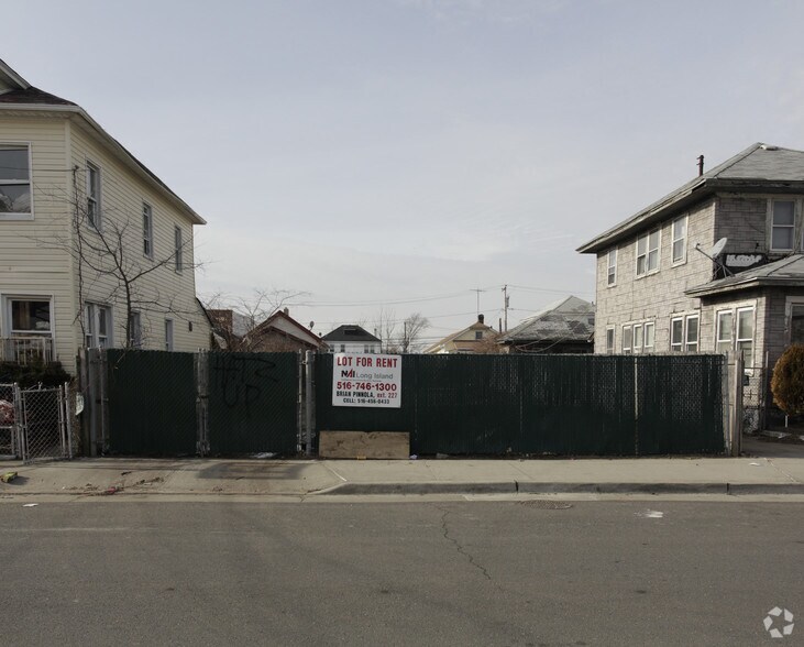 329 Beach 73rd St, Arverne, NY à vendre - Photo de l’immeuble – Image 2 sur 2