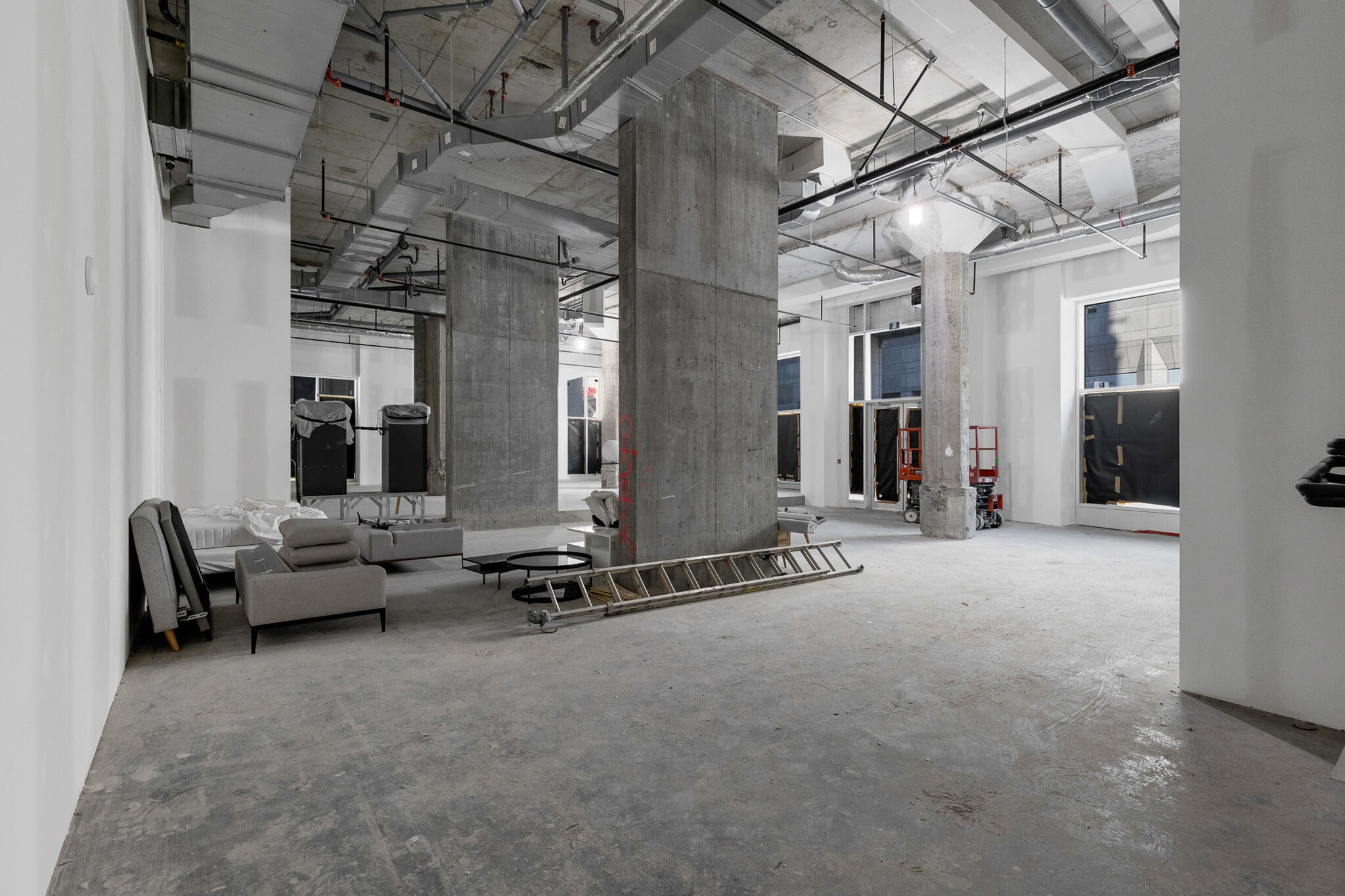 950 Rue Saint-Antoine O, Montréal, QC à louer Photo intérieure– Image 1 sur 25