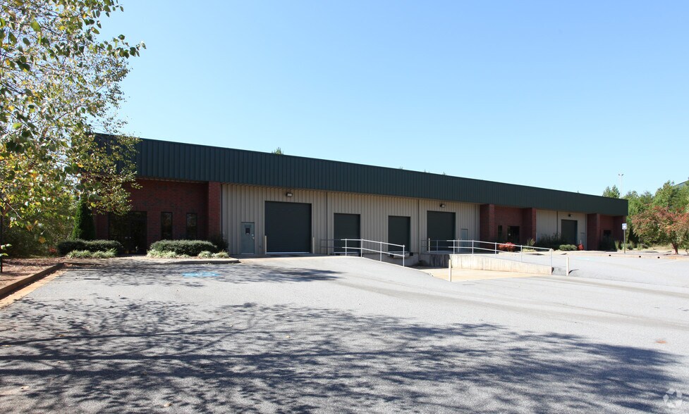 4480 N Industrial Dr, Cumming, GA à louer - Photo principale – Image 2 sur 5