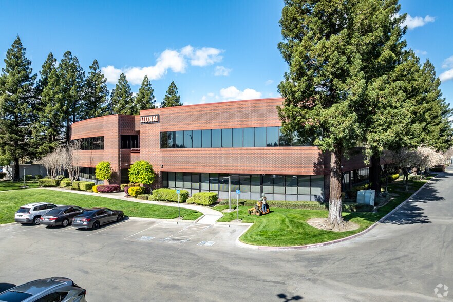 3775 N Freeway Blvd, Sacramento, CA à louer - Photo principale – Image 1 sur 10