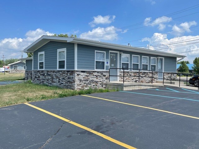 1465 S Main St, Eaton Rapids, MI à louer - Photo de l’immeuble – Image 2 sur 8