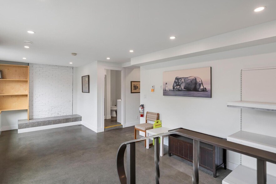 1508 Bank St, Victoria, BC à louer - Photo intérieure – Image 3 sur 12