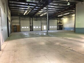 7896 49 Ave, Red Deer, AB à louer Photo intérieure– Image 2 sur 5