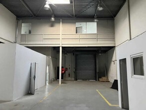 Local d’activités dans Aix-en-Provence à louer Photo intérieure– Image 2 sur 3