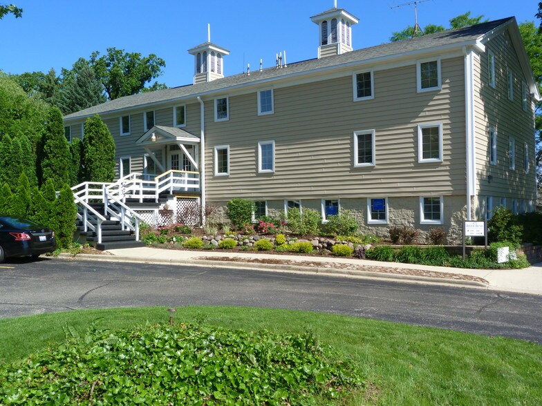 475 River Bend Rd, Naperville, IL à louer - Photo principale – Image 1 sur 10