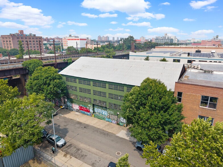 801 E 135th St & 841 E 135th St portefeuille de 2 biens à vendre sur LoopNet.fr - Photo de l’immeuble – Image 3 sur 31