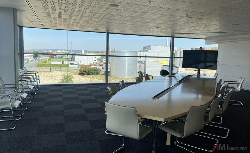 Bureau dans Le Grand-Quevilly à louer - Photo de l’immeuble – Image 1 sur 9