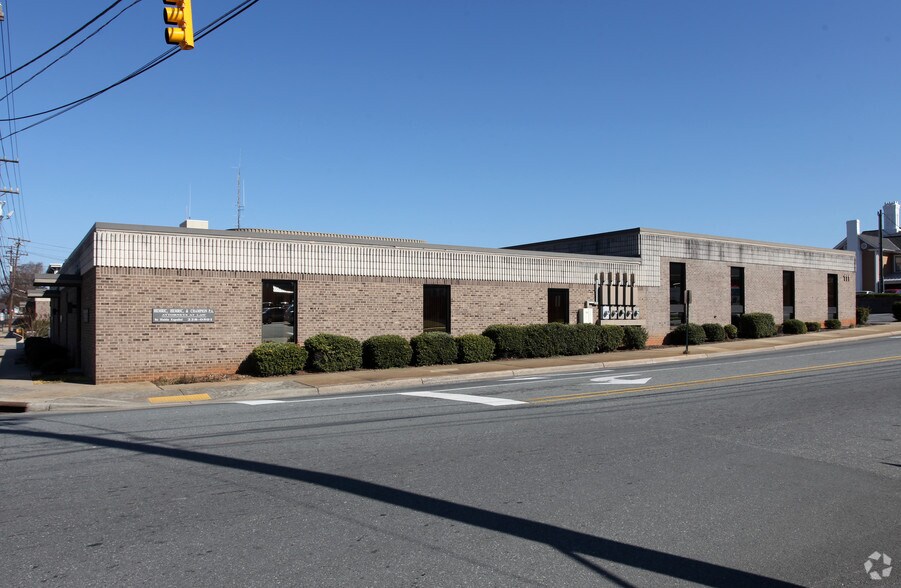 111 W Pine St, Graham, NC à louer - Photo de l’immeuble – Image 2 sur 23