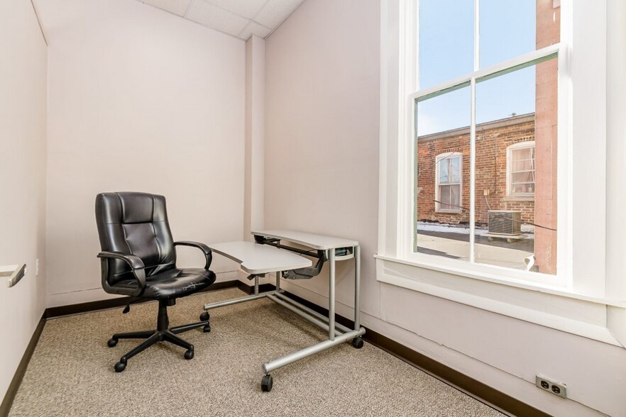 6 E 2nd St, London, OH à louer - Photo intérieure – Image 2 sur 10