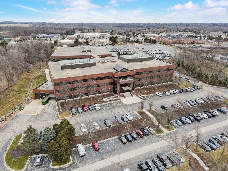 255 Fiserv Dr, Brookfield, WI à vendre - Aérien – Image 2 sur 8